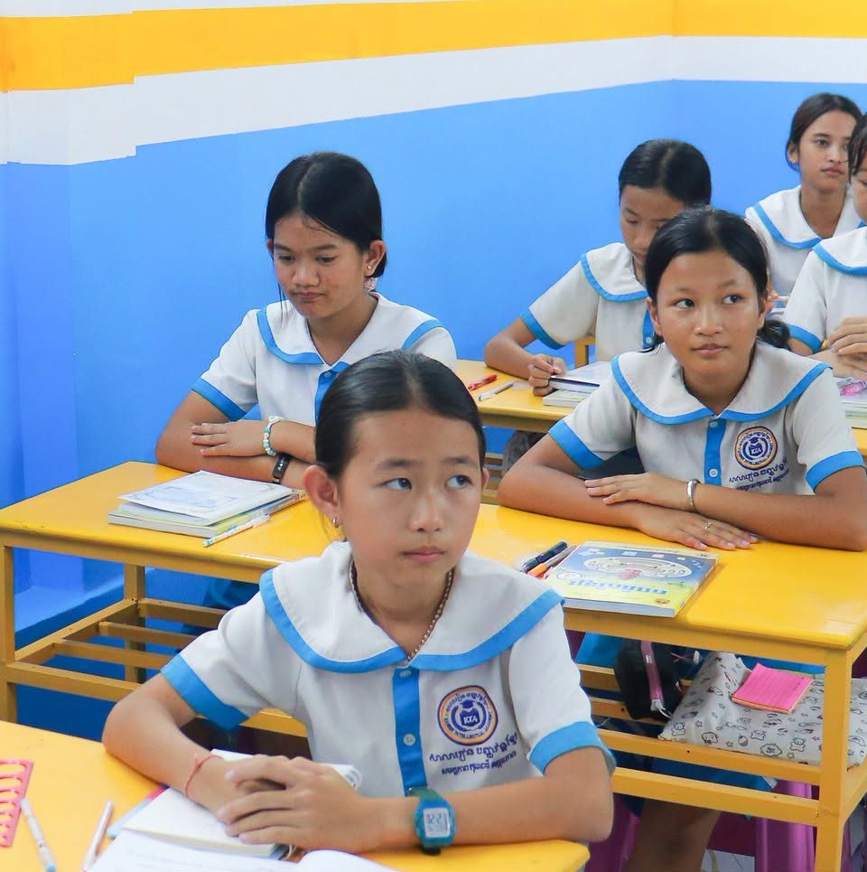 សិស្ស KIA ក្នុងឯកសណ្ឋានសាលា
